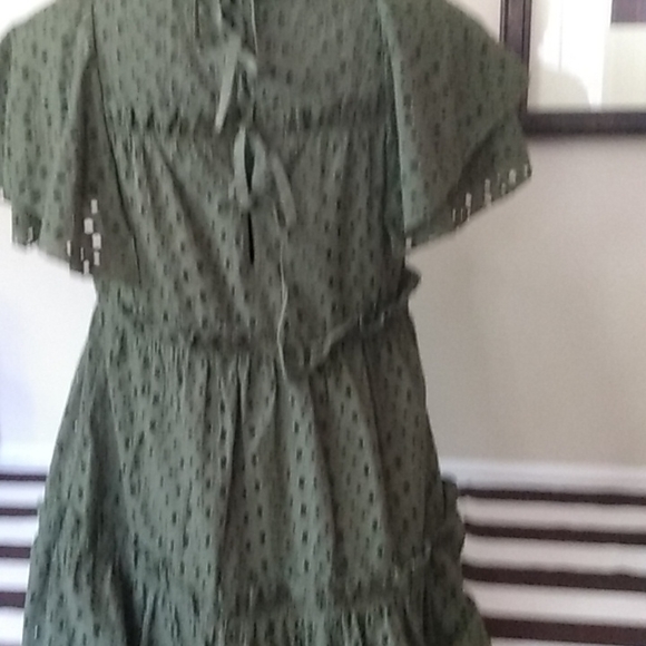 Dress - Picture 4 of 9